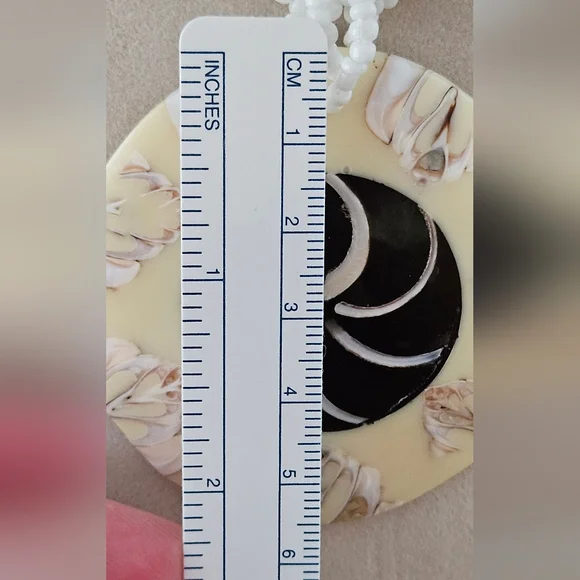 Handpainted Blk & White Design Shell Pendant With 16in Beaded Necklace - Picture 8 of 9